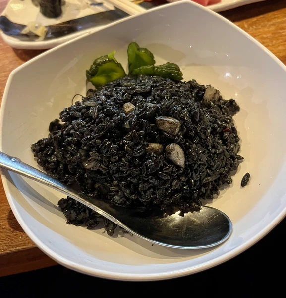오징어먹물볶음밥